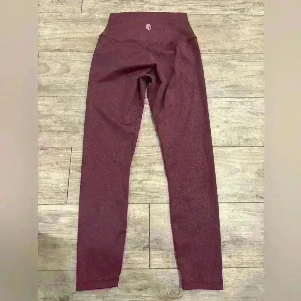 Gymshark maroon cheetah print leggings size medium - Picture 2 of 6